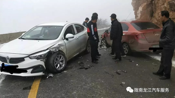 金錘鈑金，銀槍噴漆！龍江汽修值得信賴！